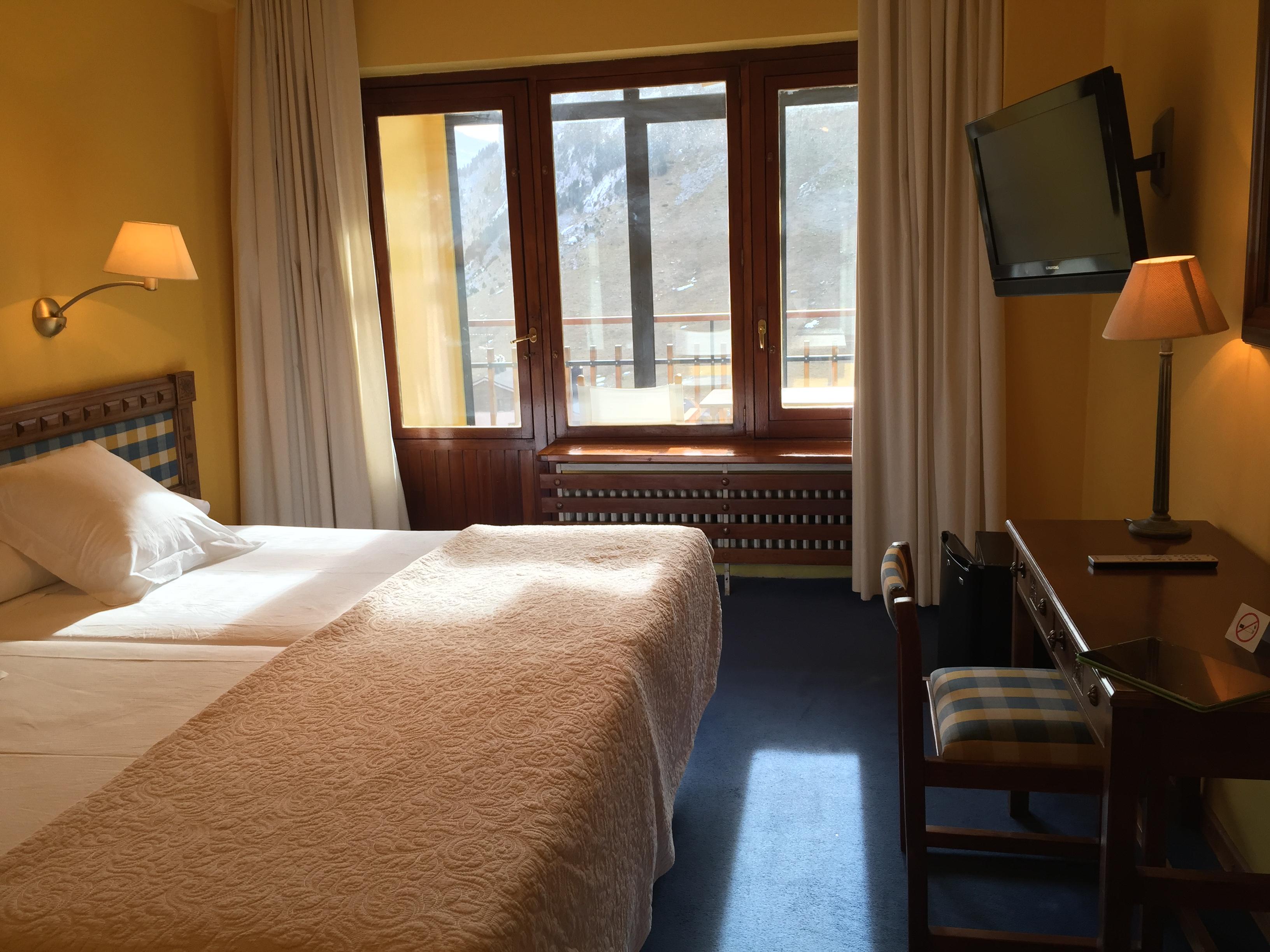 Hotel Edelweiss Candanchú Zewnętrze zdjęcie