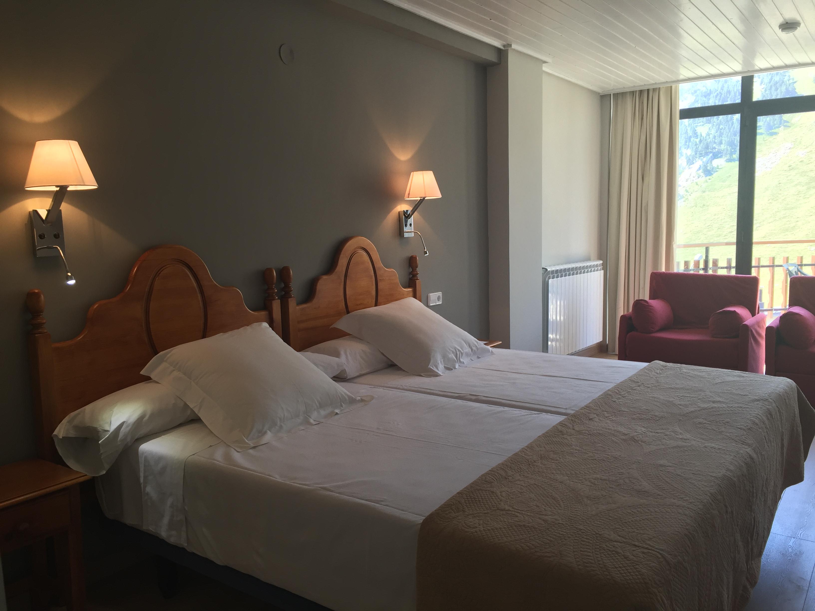 Hotel Edelweiss Candanchú Zewnętrze zdjęcie