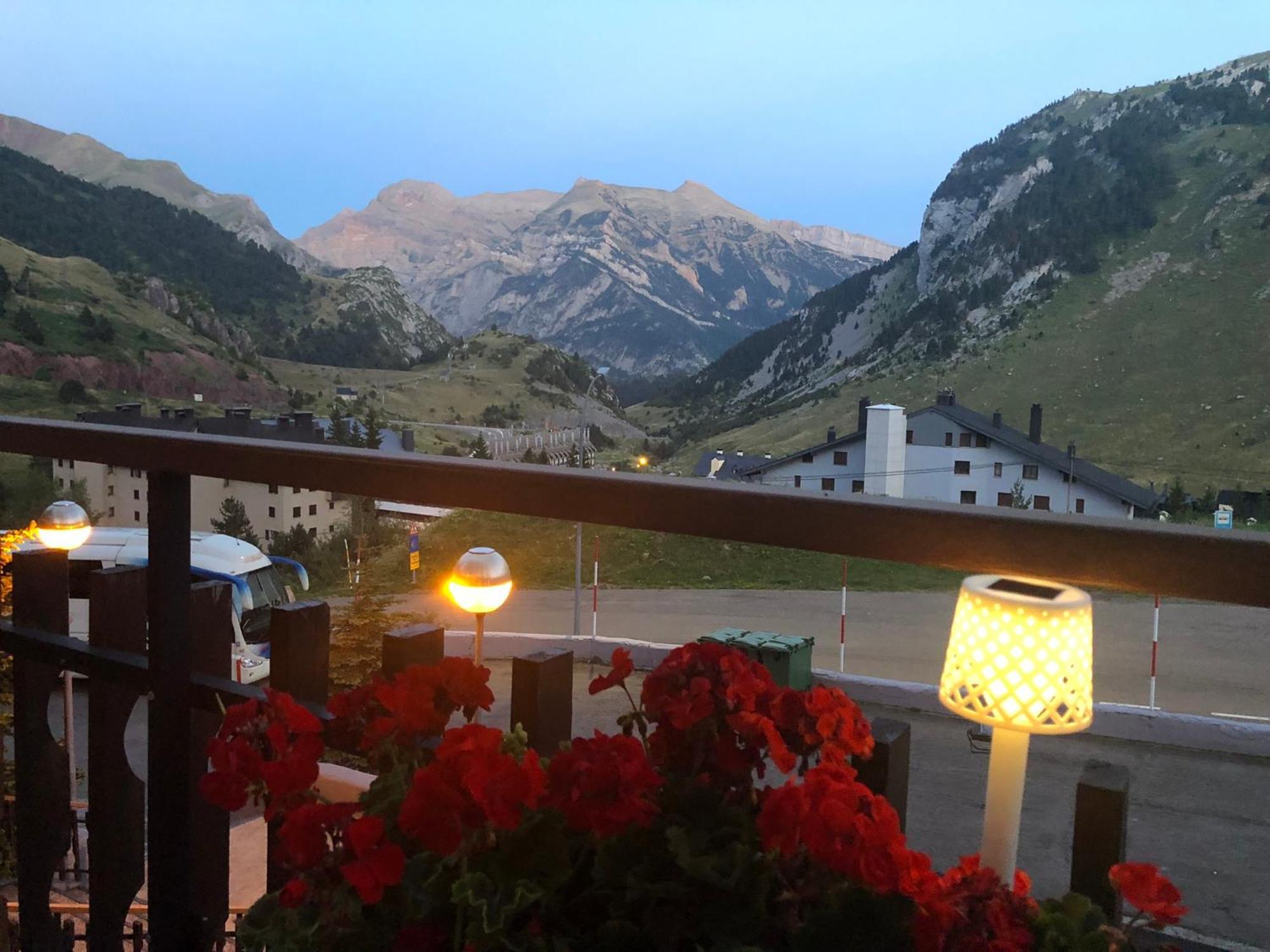 Hotel Edelweiss Candanchú Zewnętrze zdjęcie